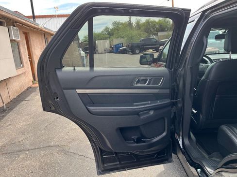 Used 2018 Ford Explorer XLT w/ Equipment Group 202A FWD image 15