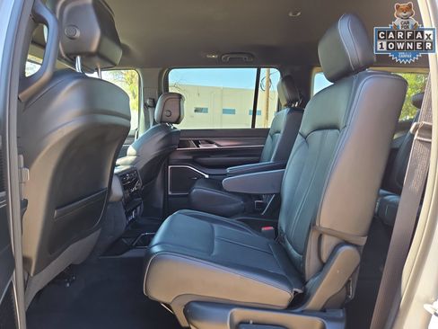 Used 2023 Jeep Wagoneer Series II w/ Flexible Seating Group AWD/4WD image 13