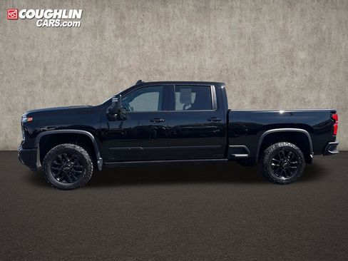 Used 2025 Chevrolet Silverado 3500 High Country w/ High Country Premium Package AWD/4WD image 2