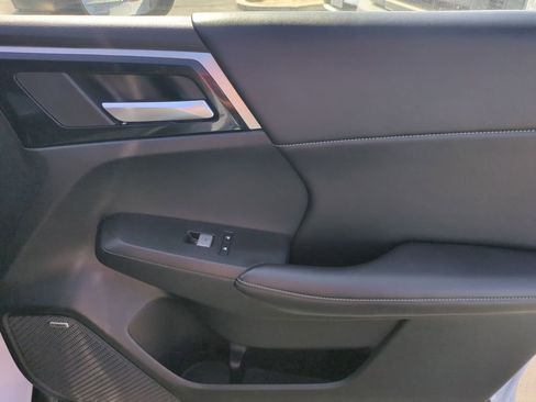 Used 2025 Mitsubishi Outlander SE AWD/4WD image 33