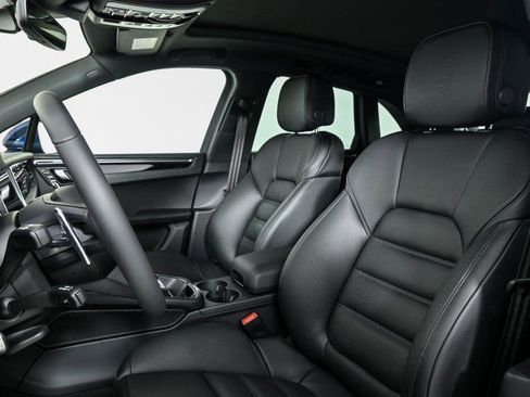 Used 2026 Porsche Macan AWD/4WD image 5