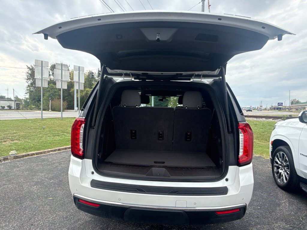 Used 2022 GMC Yukon SLT w/ SLT Luxury Package AWD/4WD image 8