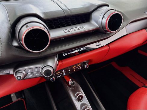 Used 2020 Ferrari 812 Superfast RWD image 21