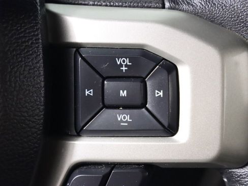 Used 2020 Ford F150 Lariat w/ Trailer Tow Package image 15