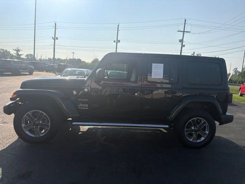 Used 2018 Jeep Wrangler Unlimited Sahara AWD/4WD image 4