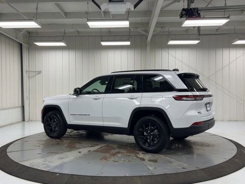 New 2026 Jeep Grand Cherokee Laredo image 6