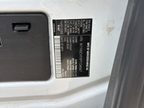 Used 2023 Mercedes-Benz Sprinter 2500 image 3