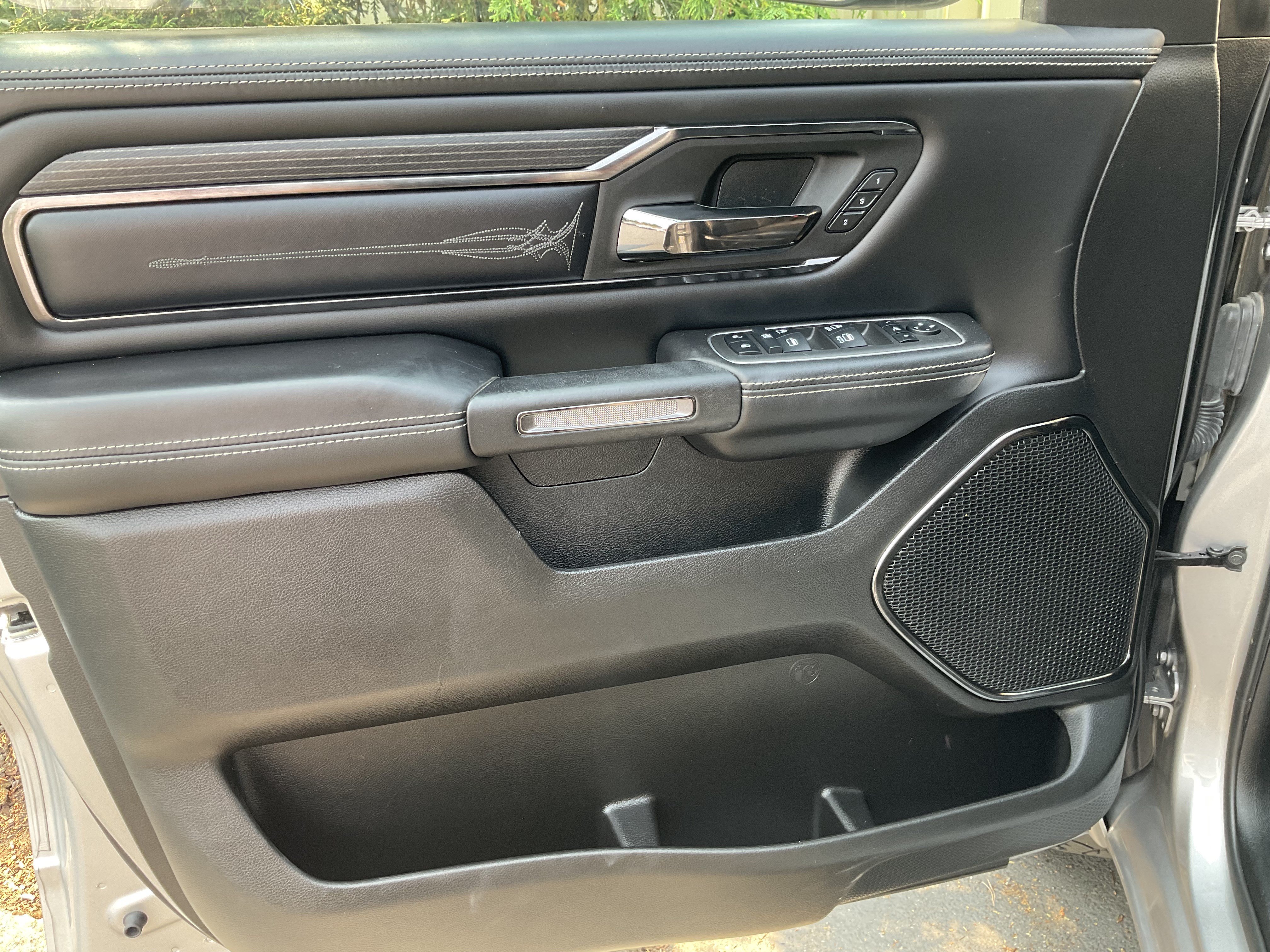 Used 2022 RAM 1500 Limited w/ Body-Colour Bumper Group AWD/4WD image 26