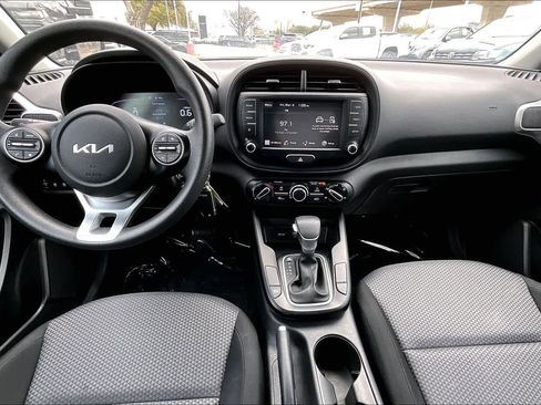 Used 2023 Kia Soul LX image 15