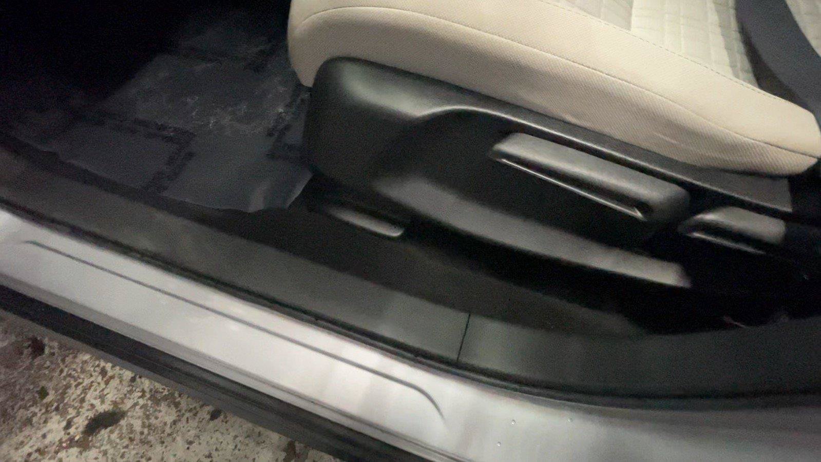 Used 2023 Honda HR-V LX image 33