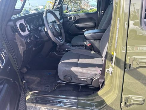 Used 2024 Jeep Wrangler Unlimited w/ Convenience Group AWD/4WD image 11