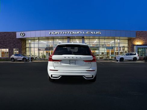 Used 2023 Volvo XC60 B5 Plus image 20