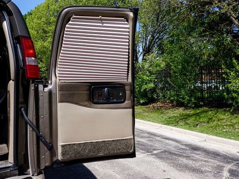 Used 2017 Chevrolet Express 2500 RWD image 47