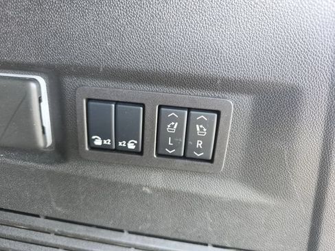 Used 2025 GMC Yukon Denali AWD/4WD image 19