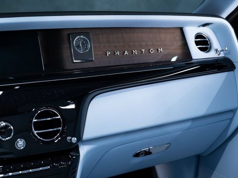 Used 2026 Rolls-Royce Phantom Sedan RWD image 28