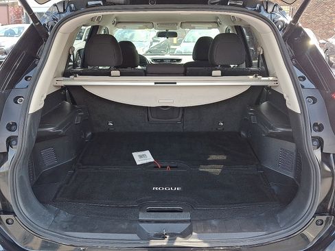 Used 2018 Nissan Rogue SV w/ Premium Package AWD/4WD image 28