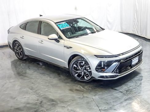 Used 2025 Hyundai Sonata SEL FWD image 6