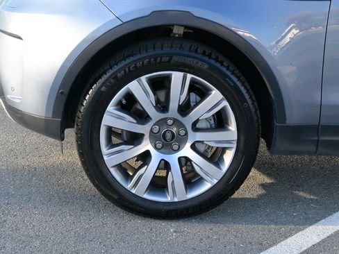 Used 2019 Land Rover Discovery HSE image 9