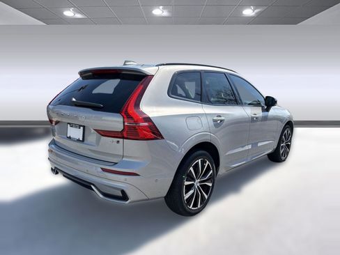 Used 2023 Volvo XC60 B5 Ultimate w/ Climate Package image 9