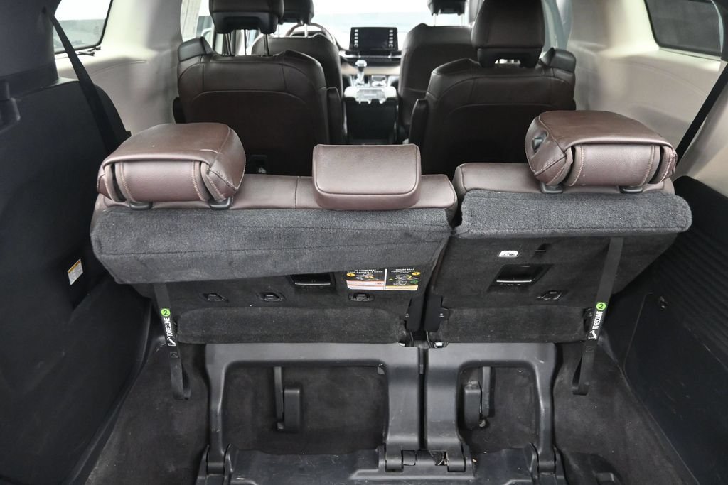 Used 2022 Toyota Sienna Platinum AWD/4WD image 11