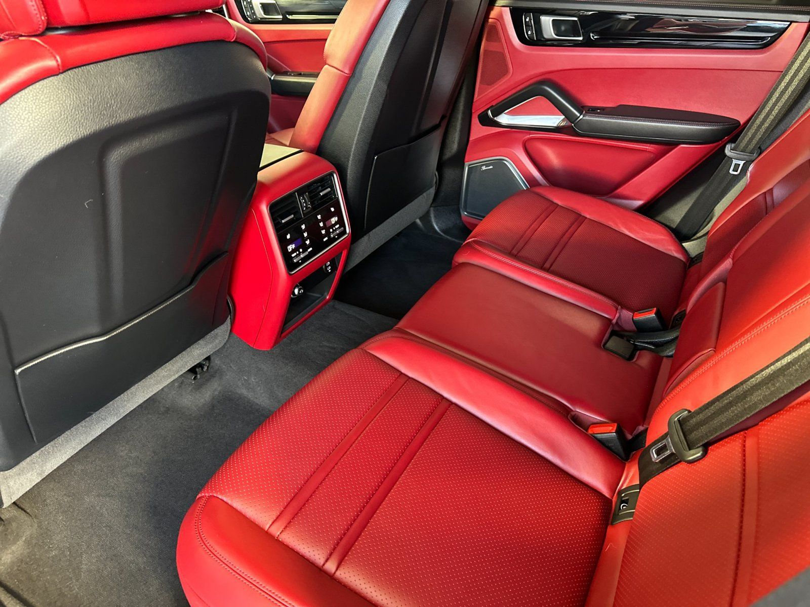 Certified 2022 Porsche Cayenne Turbo AWD/4WD image 14