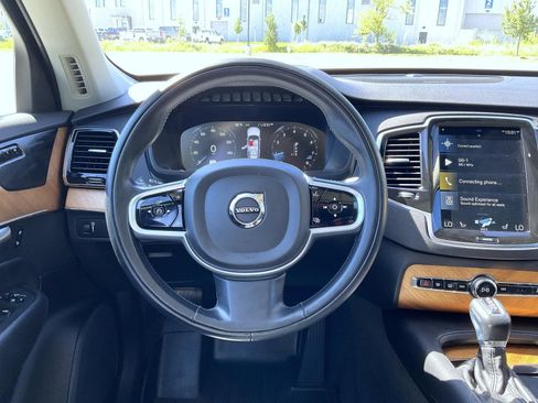 Used 2021 Volvo XC90 T6 Momentum w/ Advanced Package AWD/4WD image 11