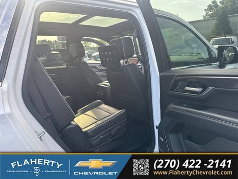 Used 2025 GMC Yukon Elevation w/ Elevation Premium Package AWD/4WD image 16