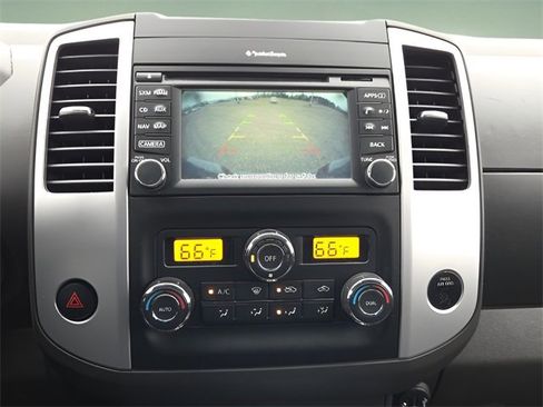 Used 2018 Nissan Frontier PRO-4X image 28