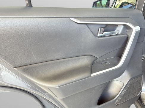 Used 2022 Toyota RAV4 SE AWD/4WD image 17