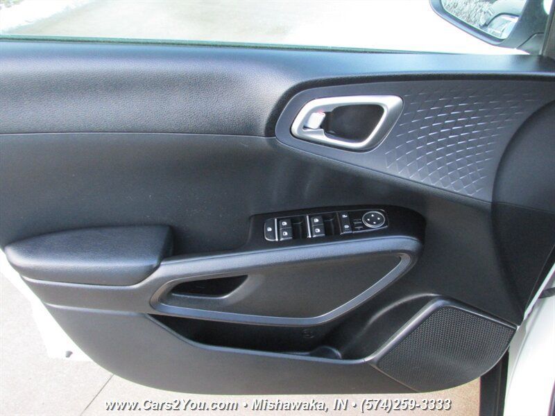 Used 2021 Kia Soul S FWD image 7