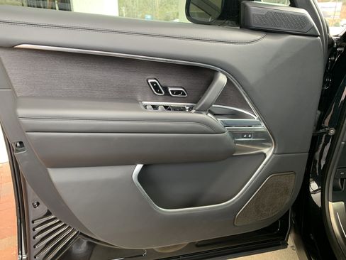 Used 2025 Land Rover Range Rover Autobiography image 8