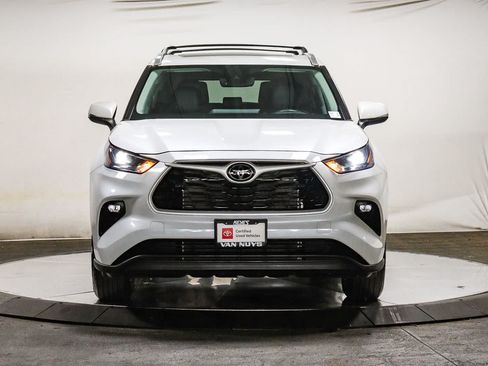 Certified 2024 Toyota Highlander XLE FWD image 6