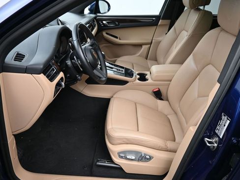 Certified 2024 Porsche Macan AWD/4WD image 5