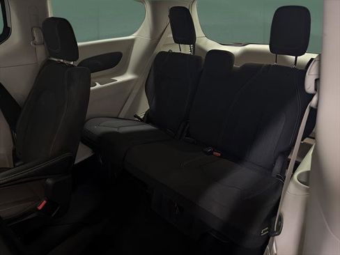 Used 2023 Chrysler Voyager LX FWD image 13