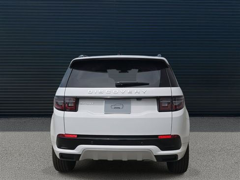 New 2025 Land Rover Discovery Sport S image 4
