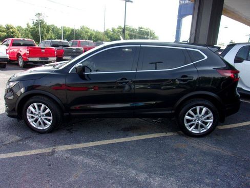 Used 2021 Nissan Rogue Sport S image 2
