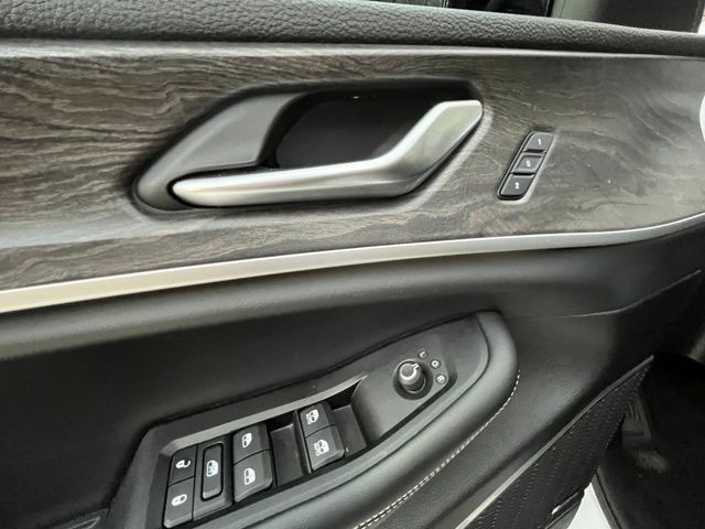 Used 2022 Jeep Grand Cherokee Limited AWD/4WD image 31