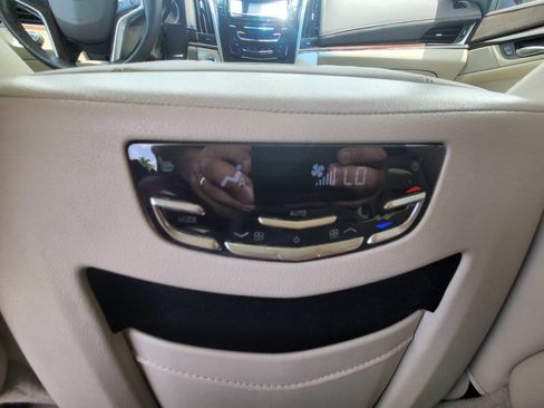 Used 2017 Cadillac Escalade 2WD image 46