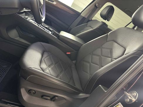 Used 2024 Volkswagen Atlas SE image 11