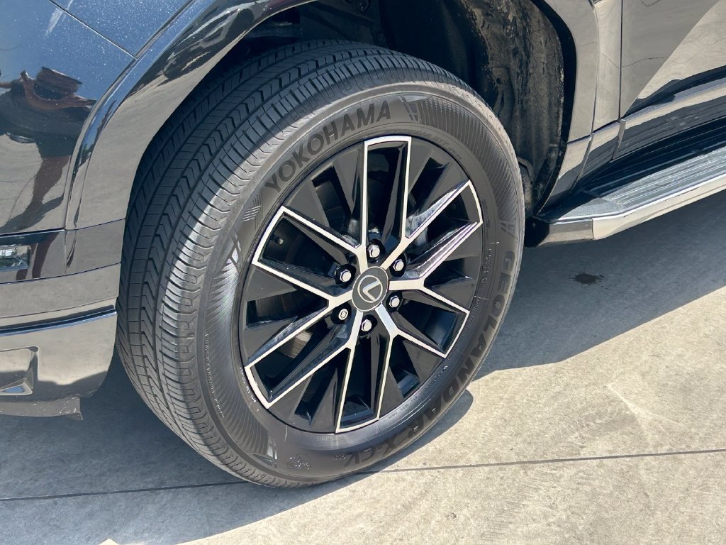 Used 2024 Lexus GX 550 w/ Accessory Package (Z1) AWD/4WD image 9