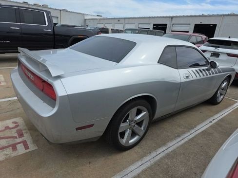 Used 2010 Dodge Challenger R/T RWD image 6