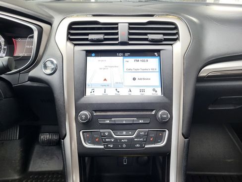 Used 2017 Ford Fusion SE w/ Fusion SE Technology Package image 28