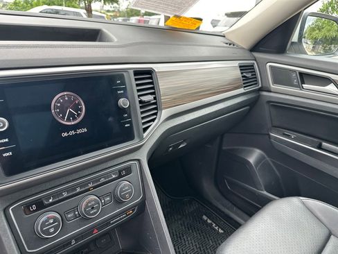 Used 2021 Volkswagen Atlas SE w/ Panoramic Sunroof Package FWD image 39