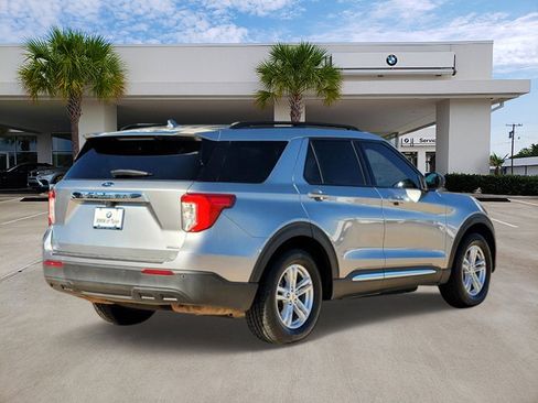 Used 2020 Ford Explorer XLT image 4