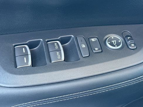 Used 2023 Honda HR-V EX-L image 14