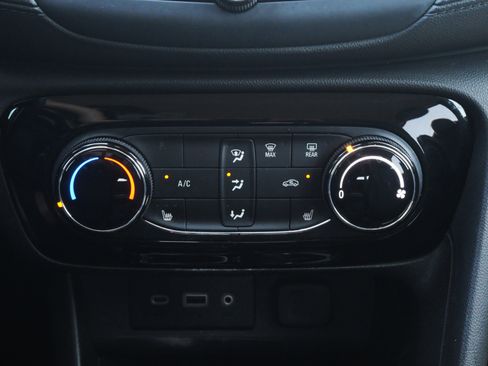 Used 2021 Buick Encore GX Preferred w/ Cold Weather Comfort Package image 16