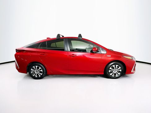 Used 2021 Toyota Prius Prime XLE image 10