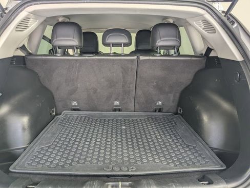 Used 2018 Jeep Compass Latitude w/ Cold Weather Group AWD/4WD image 23