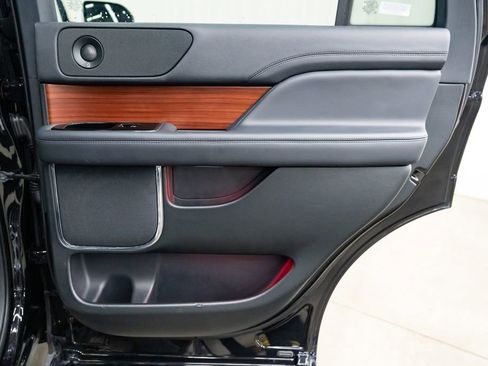 Used 2024 Lincoln Navigator Reserve image 34
