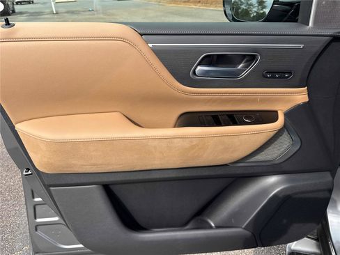 Certified 2025 INFINITI QX80 Sensory image 9